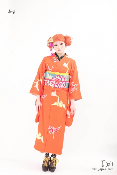 d69 / ダリのオレンジの折鶴のアンティークお着物のレンタル