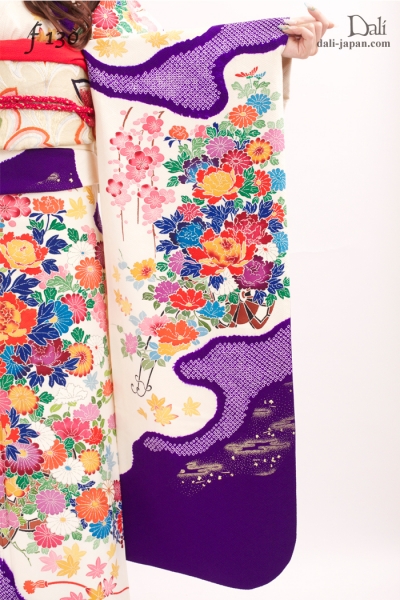 f130 / 紫色のお花の振袖／ダリの成人式レンタル振袖のお着物