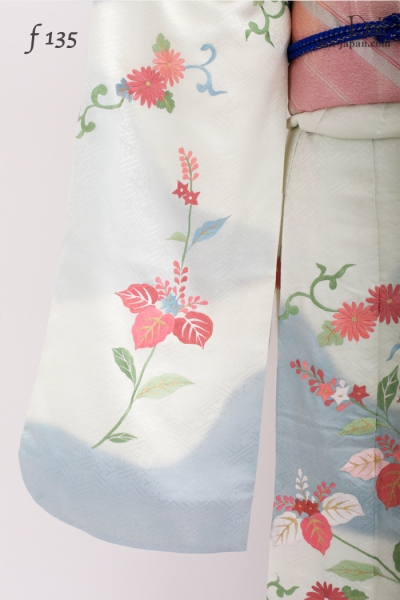 f135 / 水色の清楚な刺繍の振袖／ダリの成人式レンタル振袖のお着物