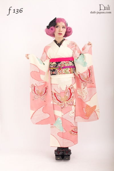 f136 / ピンクの蝶々の振袖／ダリの成人式レンタル振袖のお着物