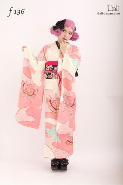 f136 / ピンクの蝶々の振袖／ダリの成人式レンタル振袖のお着物