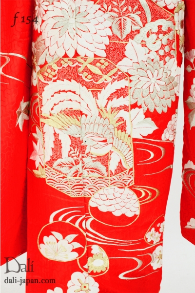 刺繍が素晴らしい赤い振袖のお着物