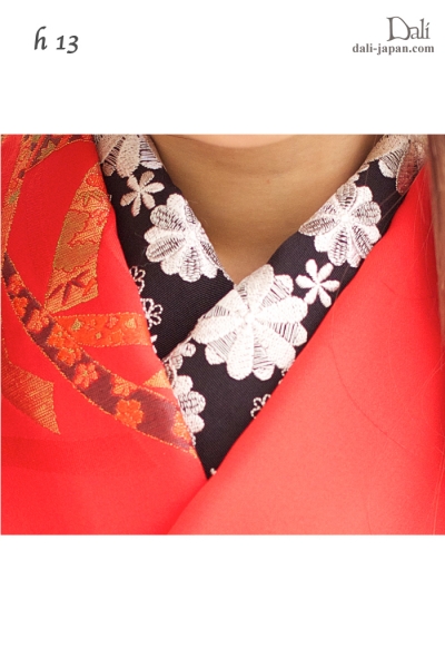 ダリの卒業式アンティーク着物.袴レンタル。赤い薔薇のお着物の袴スタイル