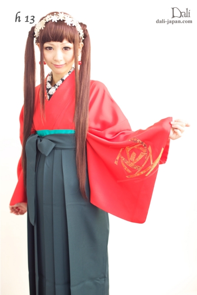 ダリの卒業式アンティーク着物.袴レンタル。赤い薔薇のお着物の袴スタイル