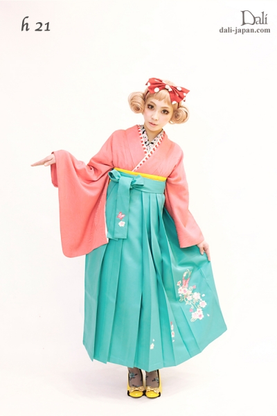 ダリの卒業式アンティーク着物.袴レンタル。ピンクの色無地お着物の袴スタイル