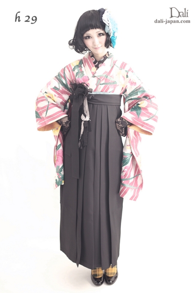 ダリの卒業式アンティーク着物.袴レンタル.大正ロマンなアンティークお着物の袴スタイル