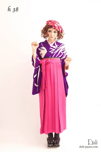 ダリの卒業式アンティーク着物.袴レンタル 青の乱菊のアンティークお着物の袴スタイル