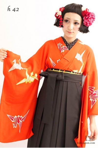 ダリの卒業式アンティーク着物.袴レンタル。 オレンジの折り鶴アンティークお着物の袴スタイル