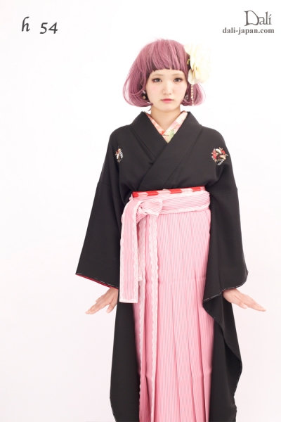 ダリの卒業式アンティーク着物.袴レンタル　黒の中振袖お着物の袴スタイル