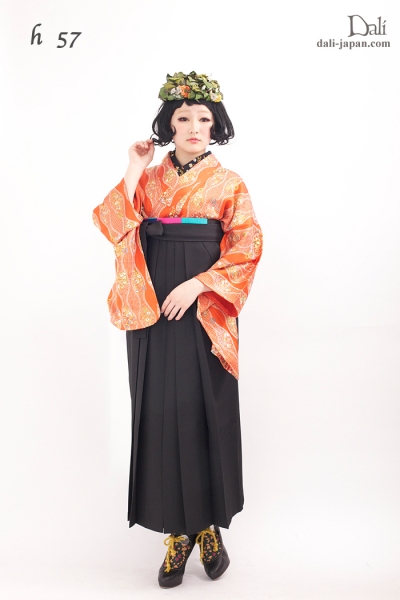 ダリの卒業式アンティーク着物.袴レンタル。オレンジのキュートなお着物の袴スタイル