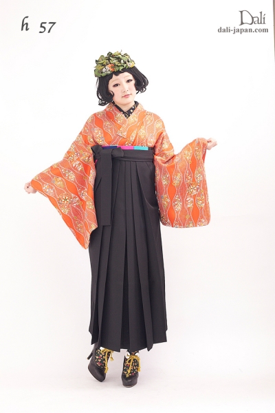 ダリの卒業式アンティーク着物.袴レンタル。オレンジのキュートなお着物の袴スタイル