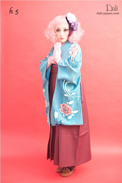 ダリの卒業式アンティーク着物.袴レンタル。水色の薔薇が可愛いお着物の袴スタイル