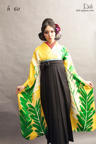 ダリの卒業式アンティーク着物.袴レンタル。葉っぱのお着物の袴スタイル
