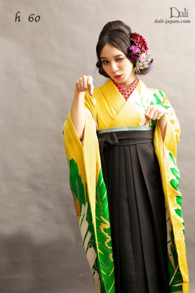 ダリの卒業式アンティーク着物.袴レンタル。葉っぱのお着物の袴スタイル
