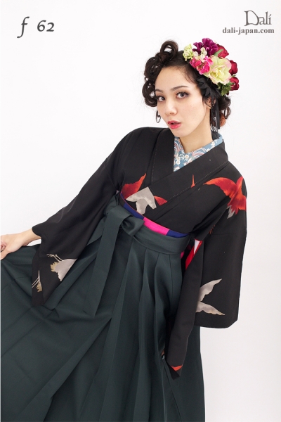 黒い折り鶴のお着物の袴スタイル