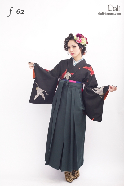 黒い折り鶴のお着物の袴スタイル