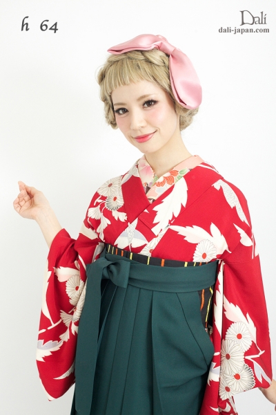 ダリの卒業式アンティーク着物.袴レンタル.赤いアンティークお着物の袴スタイル