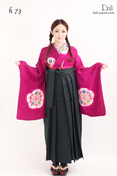 h73 / 紫色のアンティークお着物の袴スタイル。ダリの卒業式アンティーク着物.袴レンタル