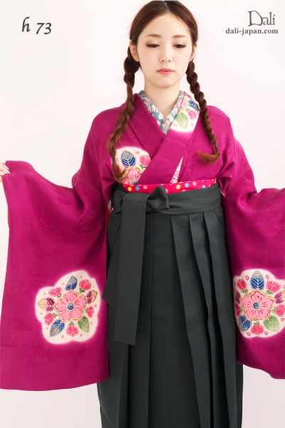 h73 / 紫色のアンティークお着物の袴スタイル。ダリの卒業式アンティーク着物.袴レンタル
