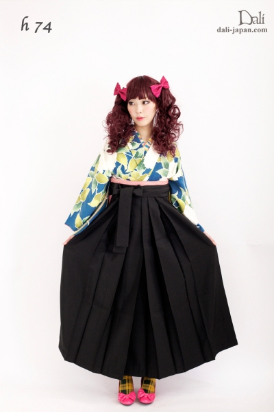 h74 / 水色お花柄お着物の袴スタイル,ダリの卒業式アンティーク着物.袴レンタル