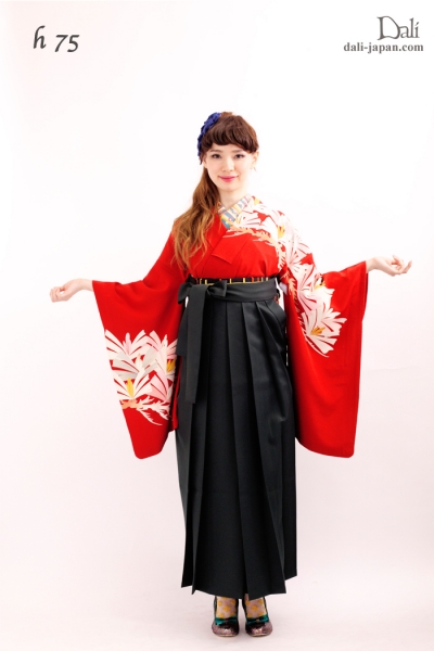 h75 / 赤いアンティークお着物の袴スタイル.ダリの卒業式アンティーク着物.袴レンタル