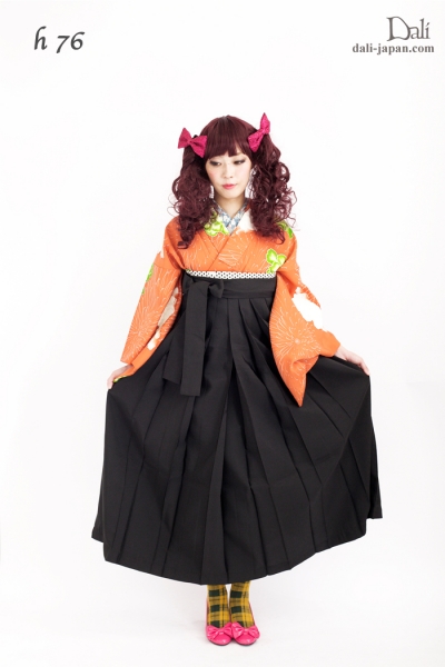 h76 / オレンジ色のお着物の袴スタイル.ダリの卒業式アンティーク着物.袴レンタル