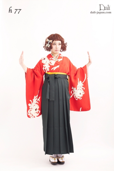 h77 / 赤いお花のお着物の袴スタイル.ダリの卒業式アンティーク着物.袴レンタル