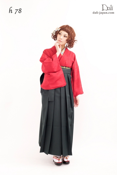 h78 / 赤い色無地のお着物の袴スタイル.ダリの卒業式アンティーク着物.袴レンタル