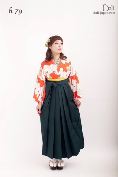 h79 / オレンジの花柄のお着物の袴スタイル.ダリの卒業式アンティーク着物.袴レンタル